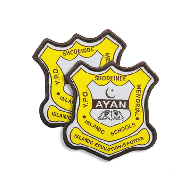 Insignias tejidas de encargo uniParames de la academia, hierro de la felpilla en el material del poliéster del remiendo