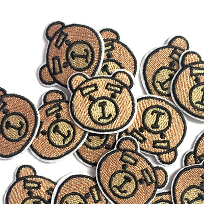 El ODM del OEM bordado modifica el hierro para requisitos particulares en la marca Logo Badges del remiendo